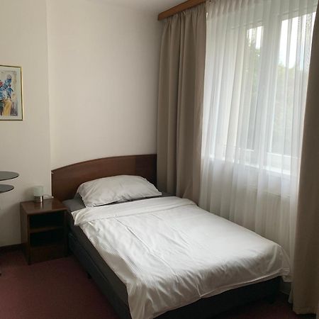 Hotel-Pension Kamyk Prague Extérieur photo