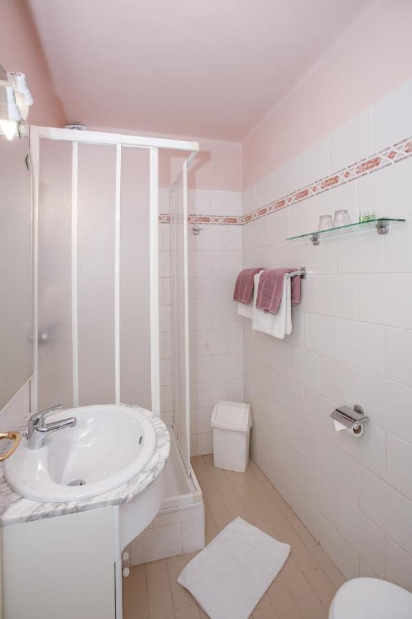 Hotel-Pension Kamyk Prague Extérieur photo