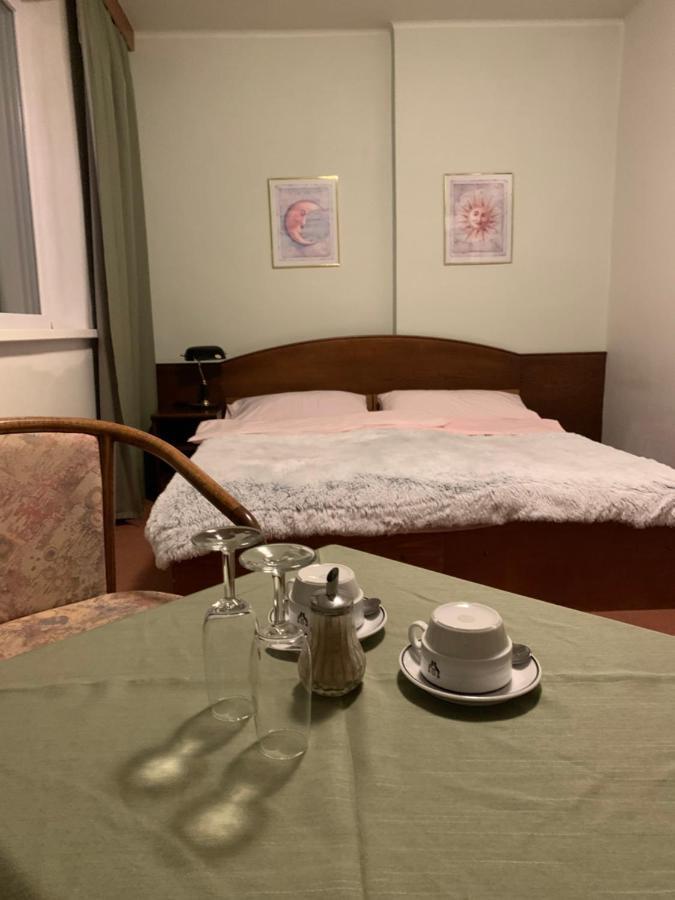 Hotel-Pension Kamyk Prague Extérieur photo