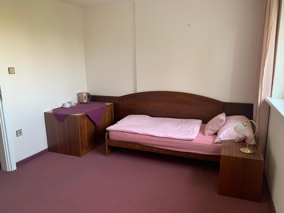 Hotel-Pension Kamyk Prague Extérieur photo