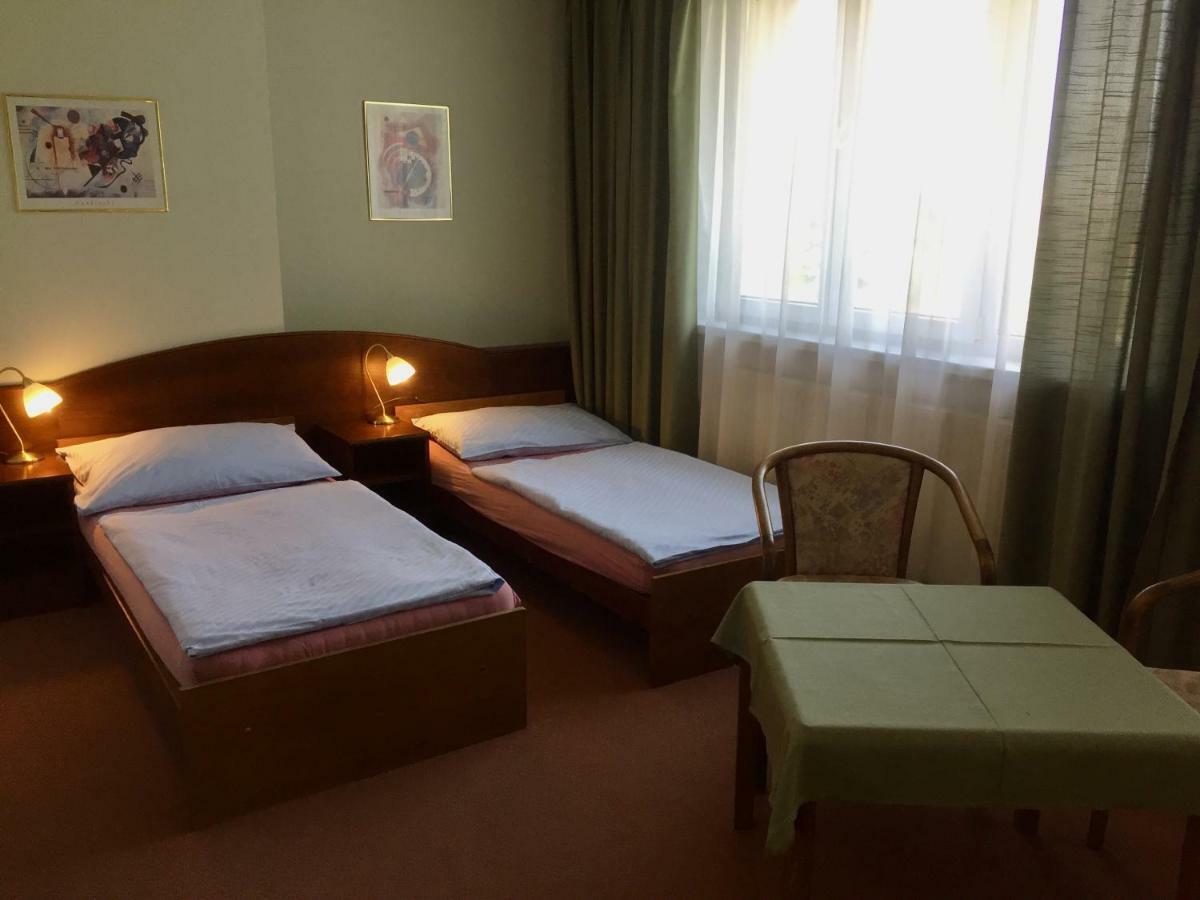Hotel-Pension Kamyk Prague Extérieur photo